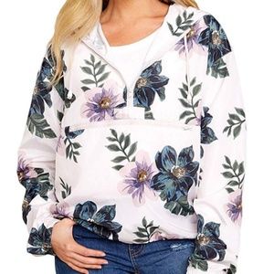 Windbreaker/rain jacket with hood